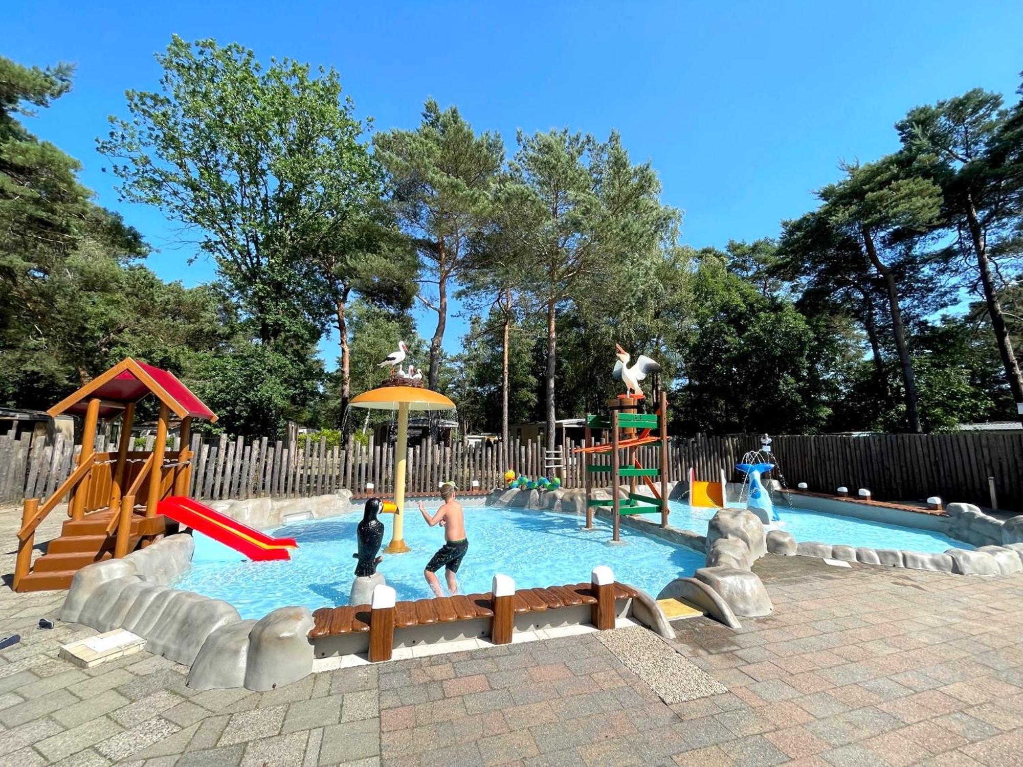 Vakantiepark Hertenhorst بيكبيرخين المظهر الخارجي الصورة